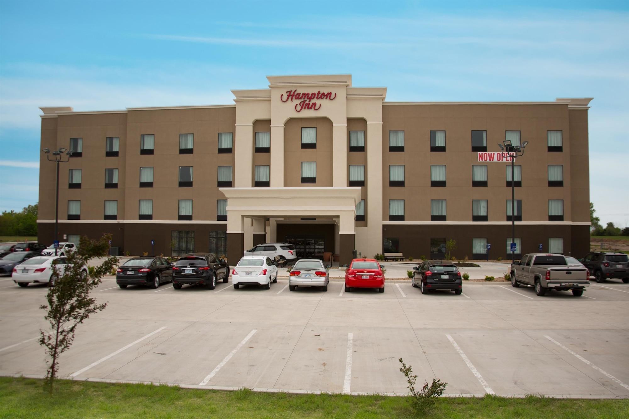 Hampton Inn Mcpherson Esterno foto
