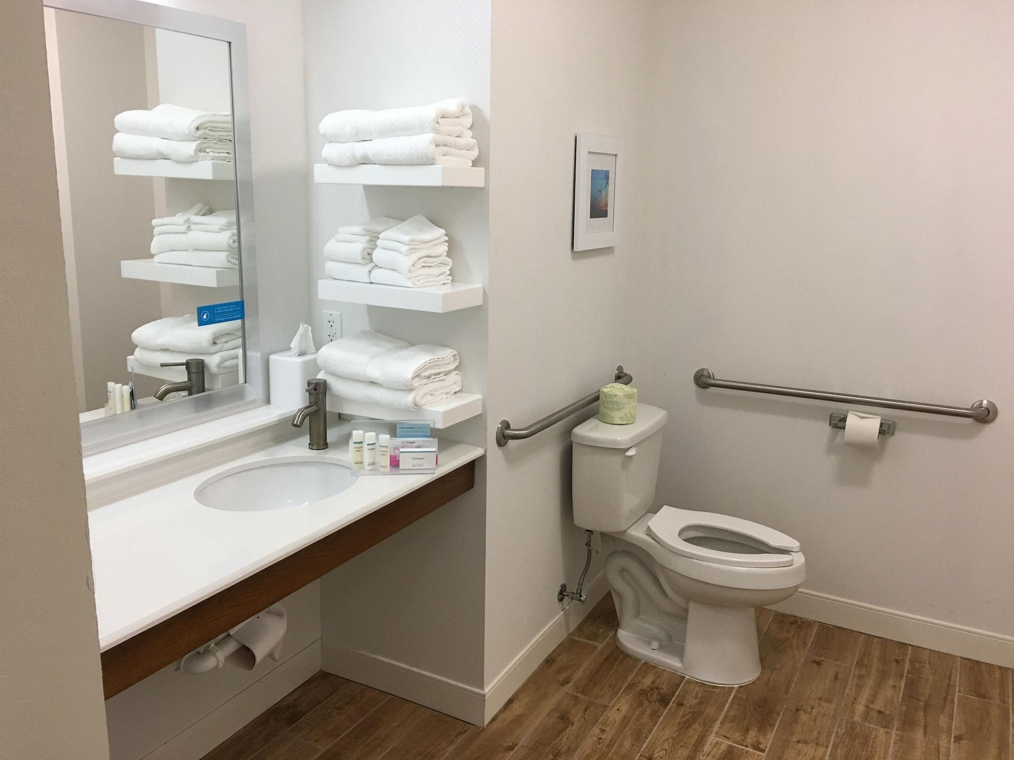 Hampton Inn Mcpherson Esterno foto