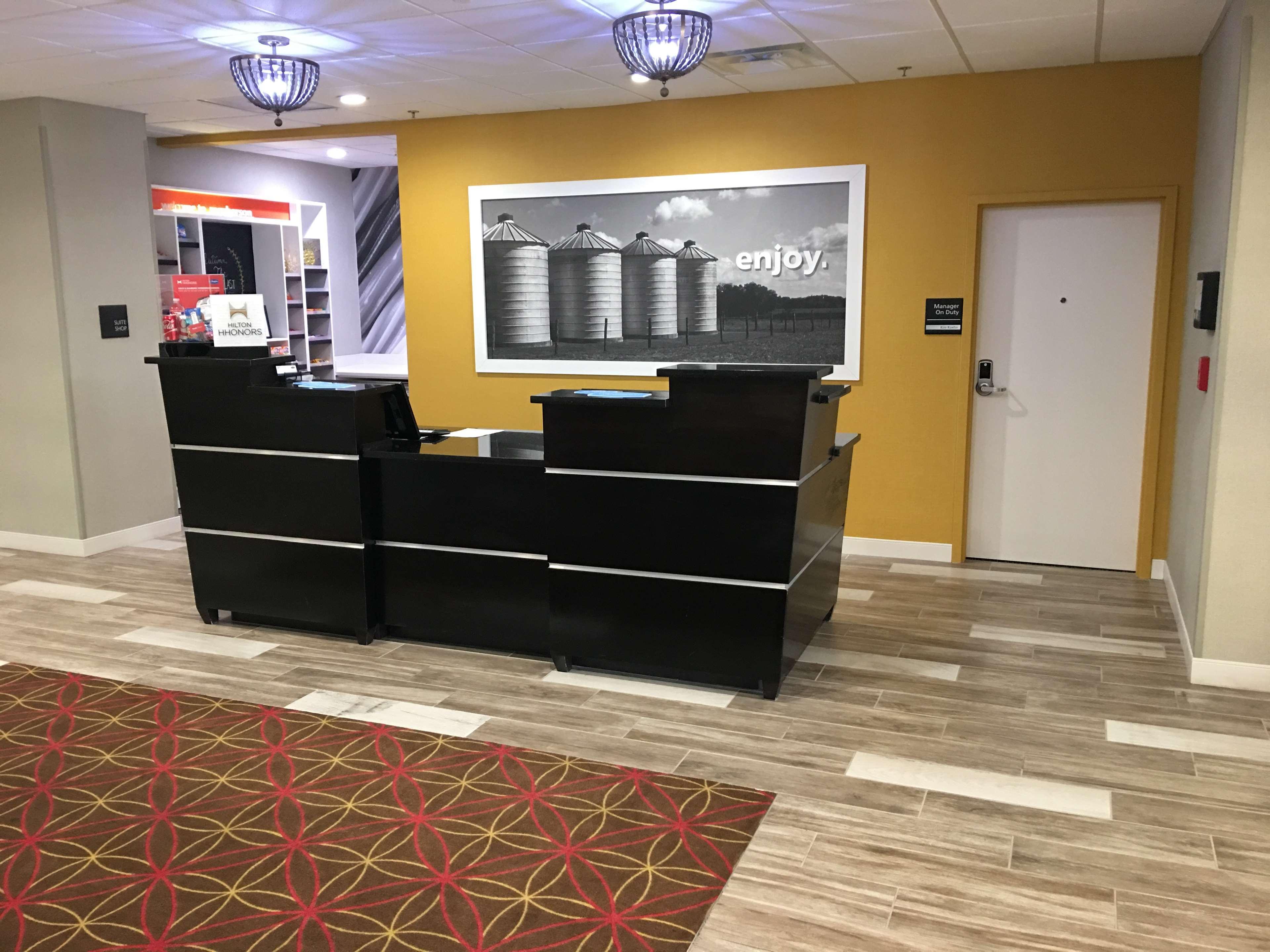 Hampton Inn Mcpherson Esterno foto
