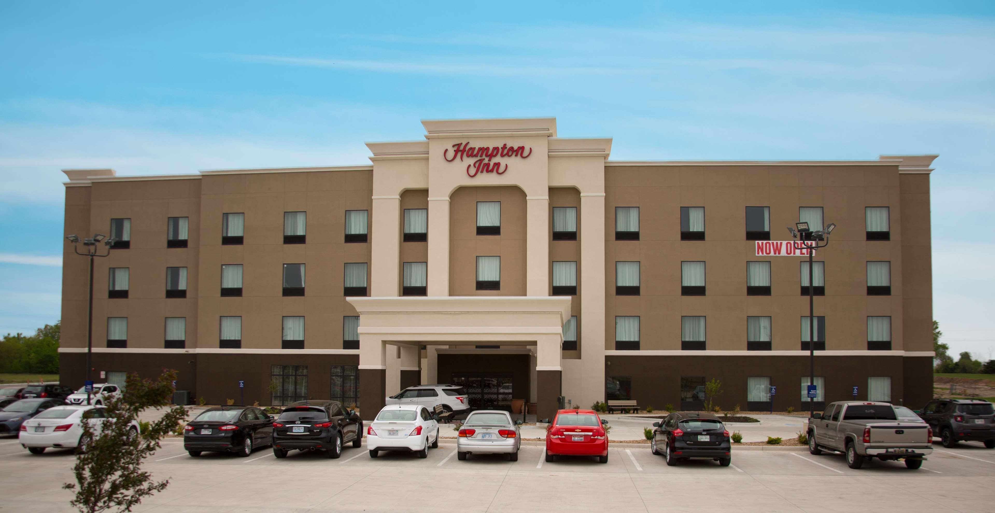 Hampton Inn Mcpherson Esterno foto