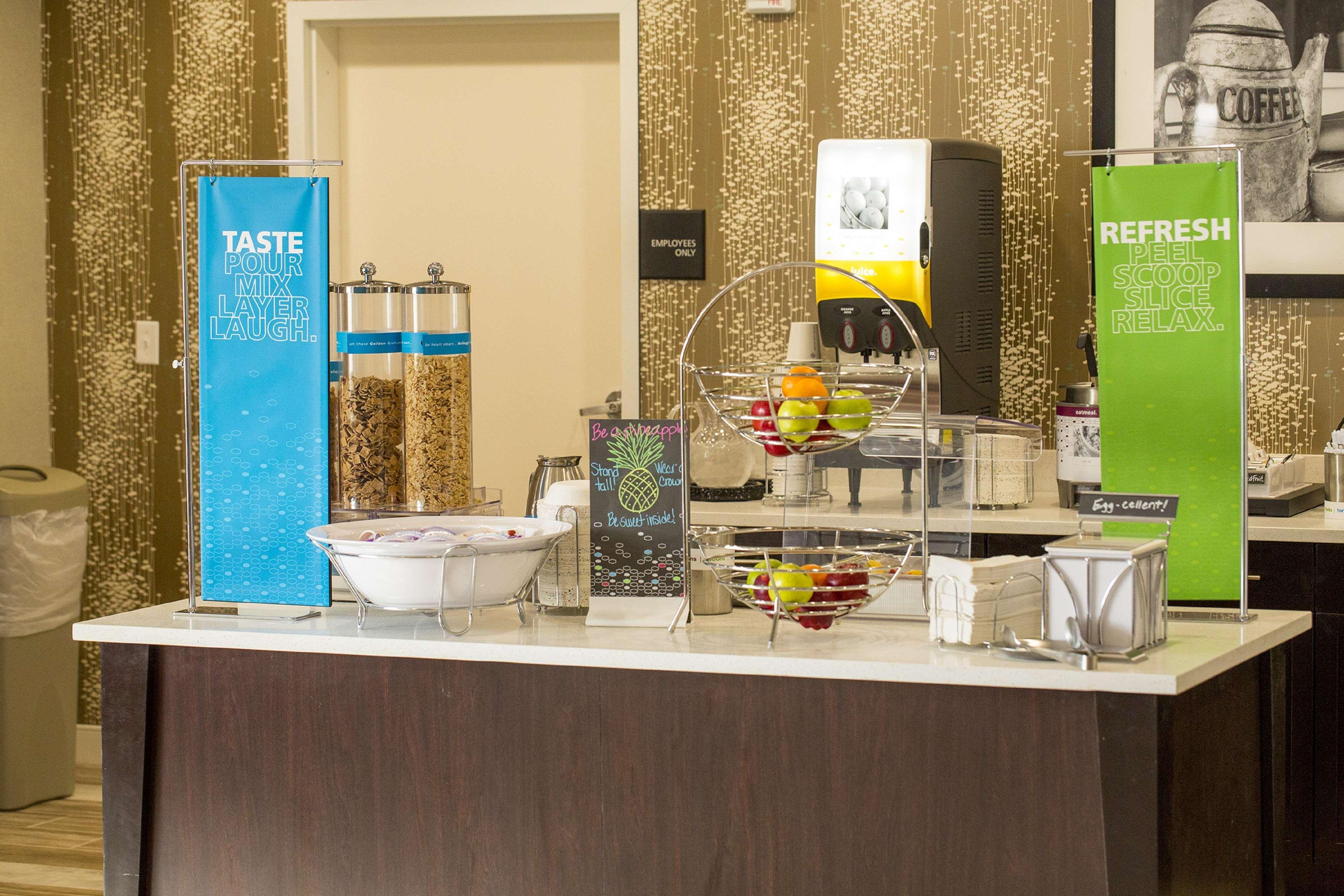 Hampton Inn Mcpherson Esterno foto