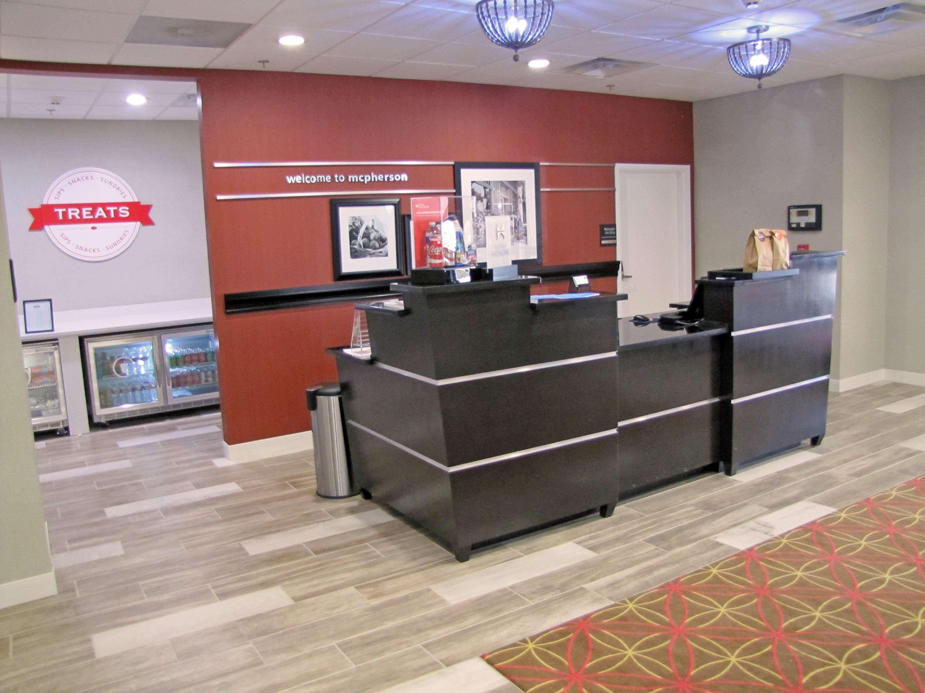 Hampton Inn Mcpherson Esterno foto