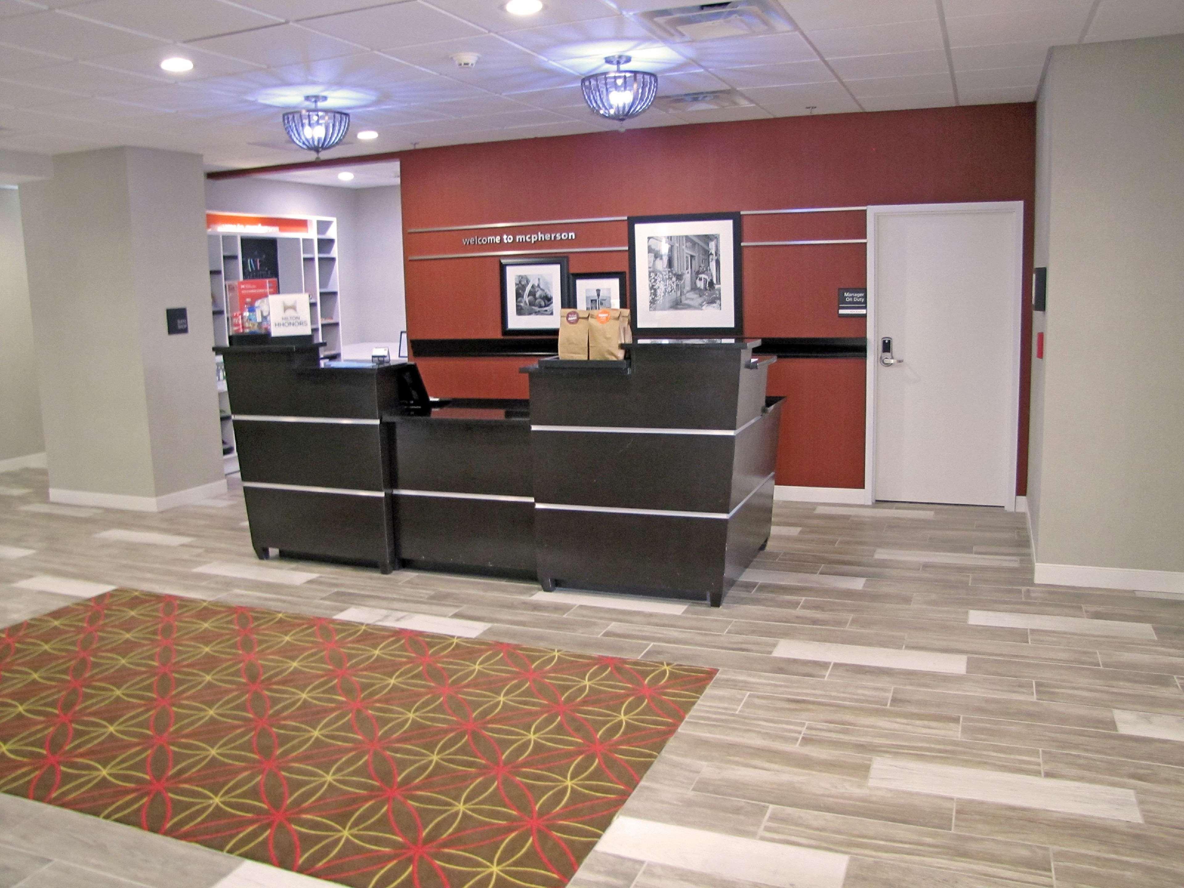 Hampton Inn Mcpherson Esterno foto