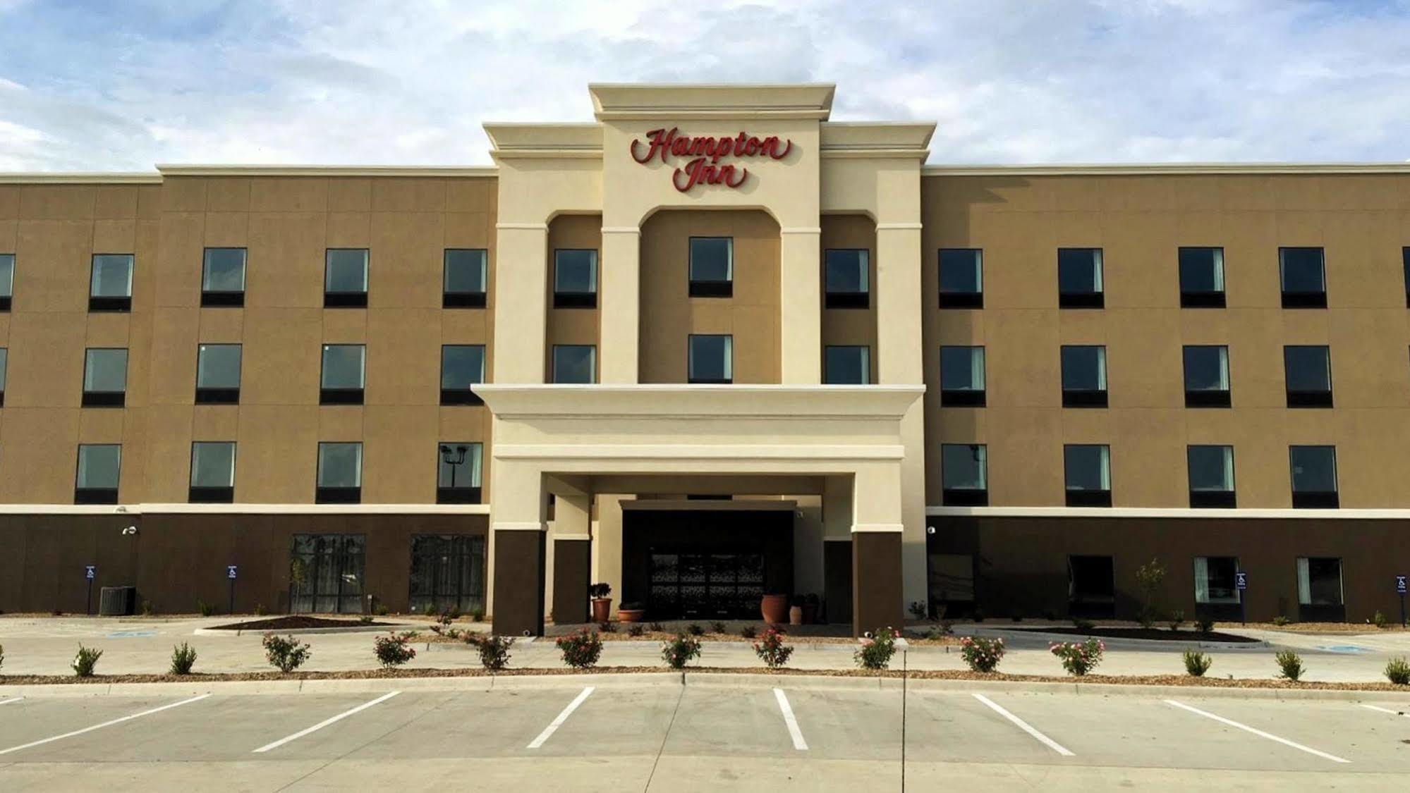 Hampton Inn Mcpherson Esterno foto